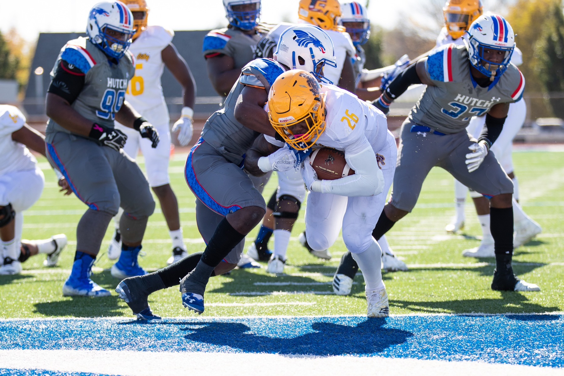 Broncbusters clinch share of Jayhawk Conference title with last-second victory