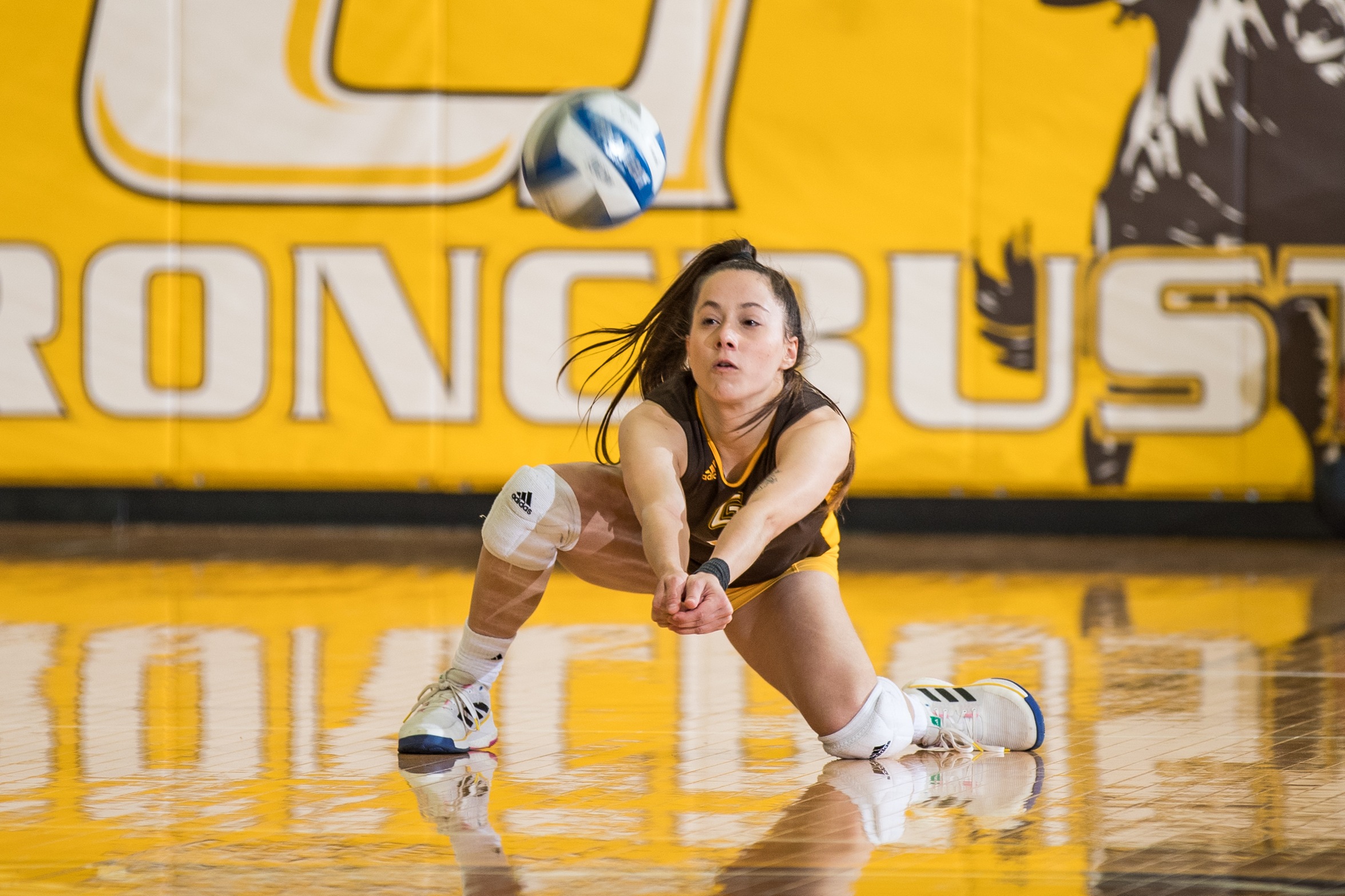 Broncbusters give Hutch a fight; fall in four sets