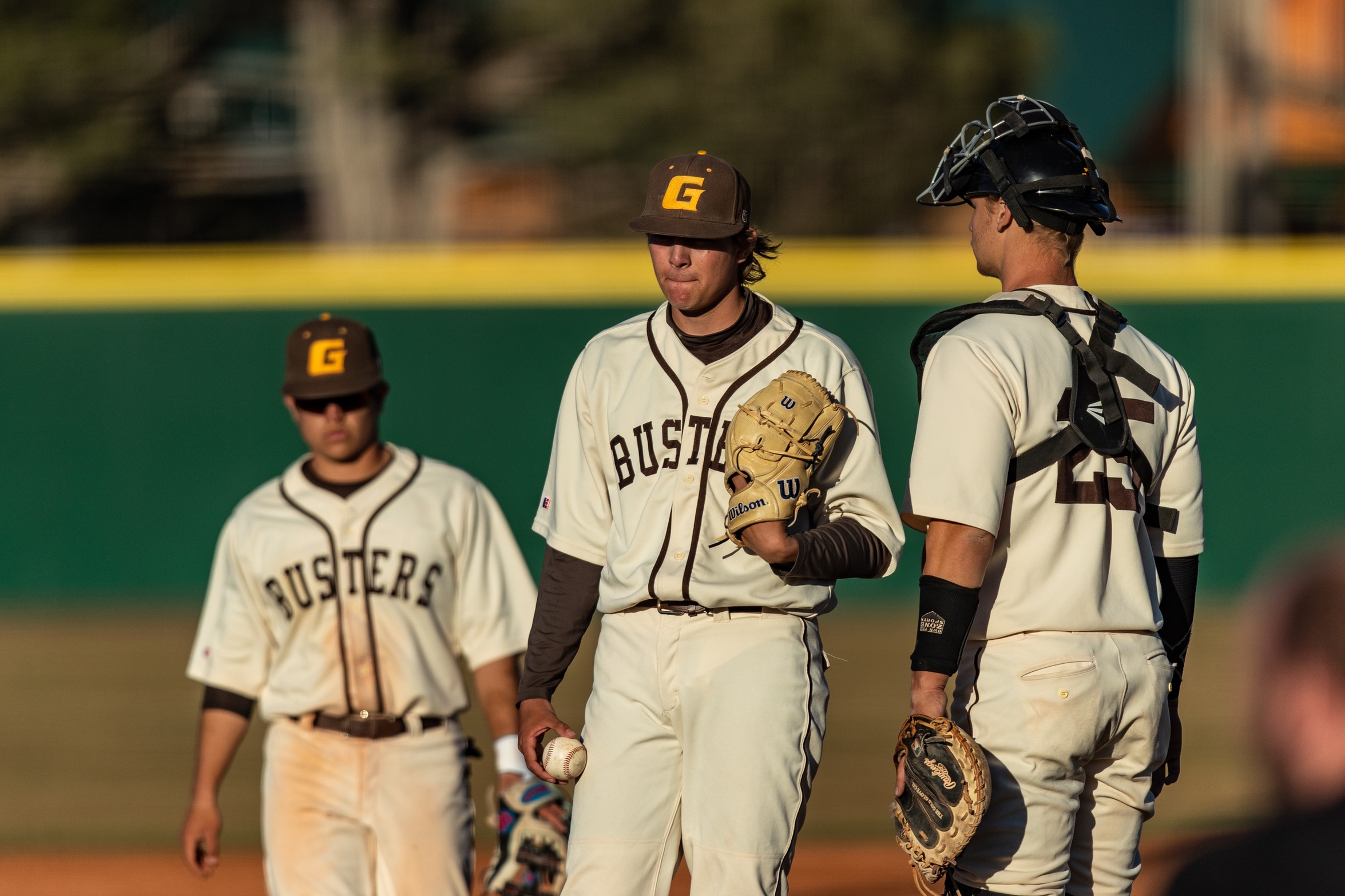 Garden City's late-inning rally falls short in game two