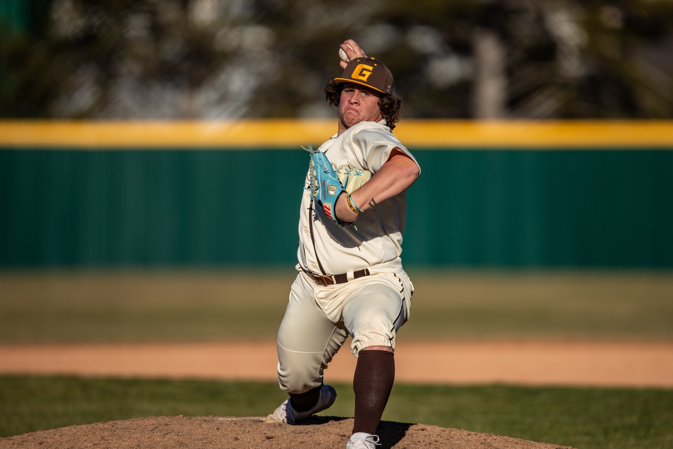 Broncbusters use big sixth inning to down Ranger