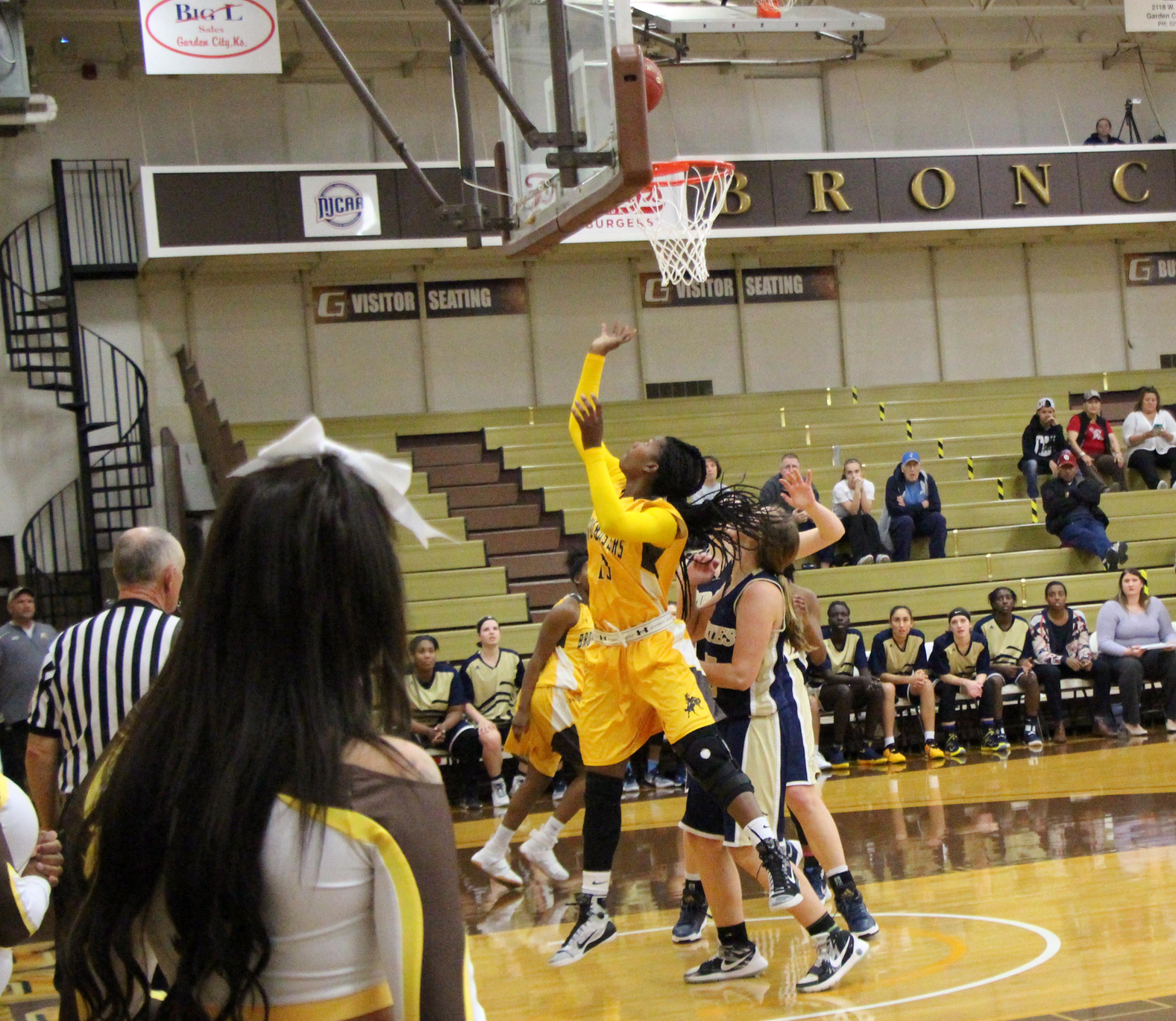 Lewis and Mckee lead the way in Broncbusters win over Independence