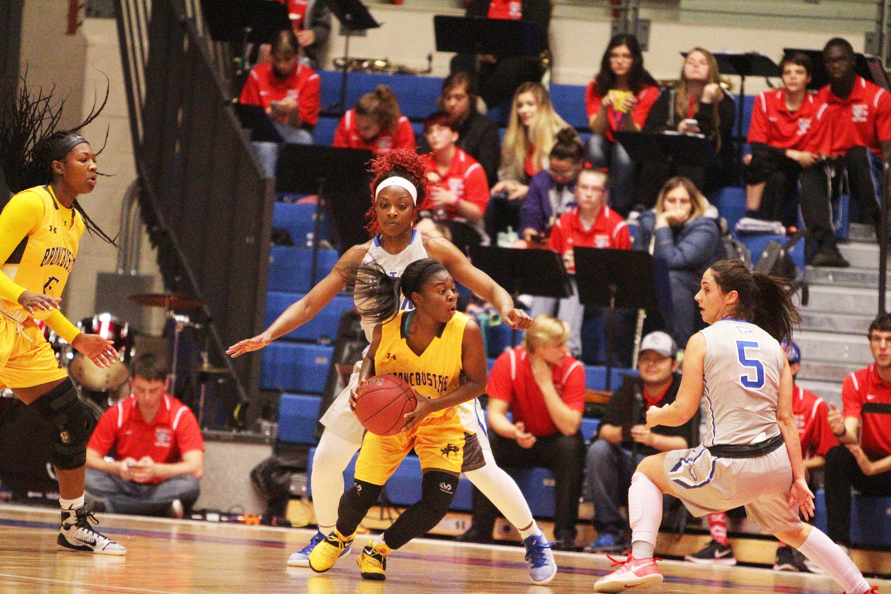 Hutch too much for Broncbuster women