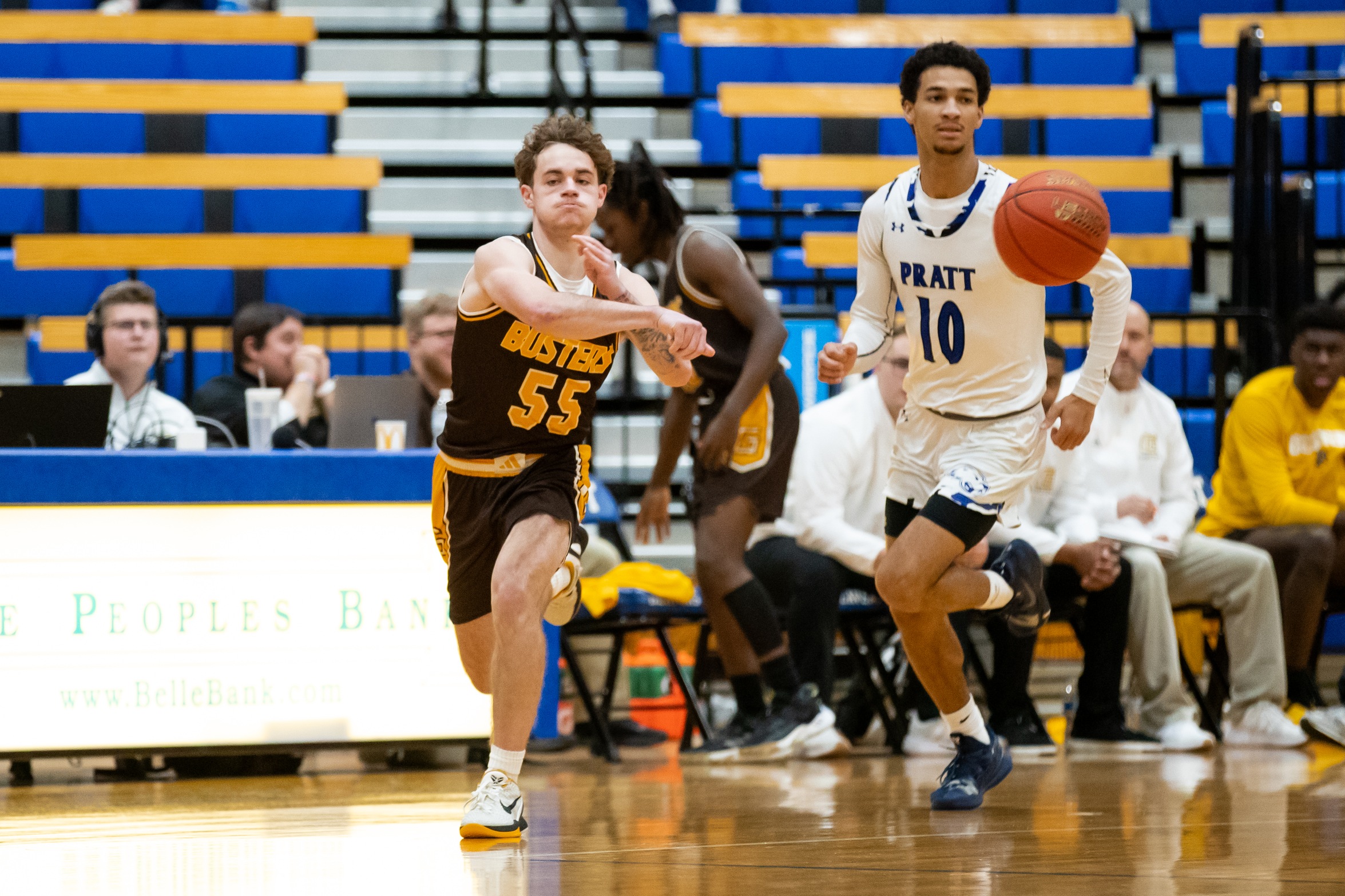 Robinson pours in 44 as Broncobusters set 3-point mark in blowout win over Pratt