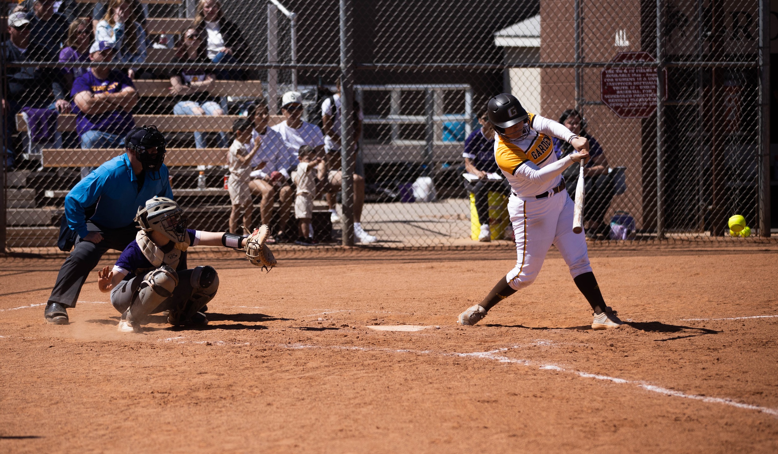 Broncbusters run-rule Dodge City in game one
