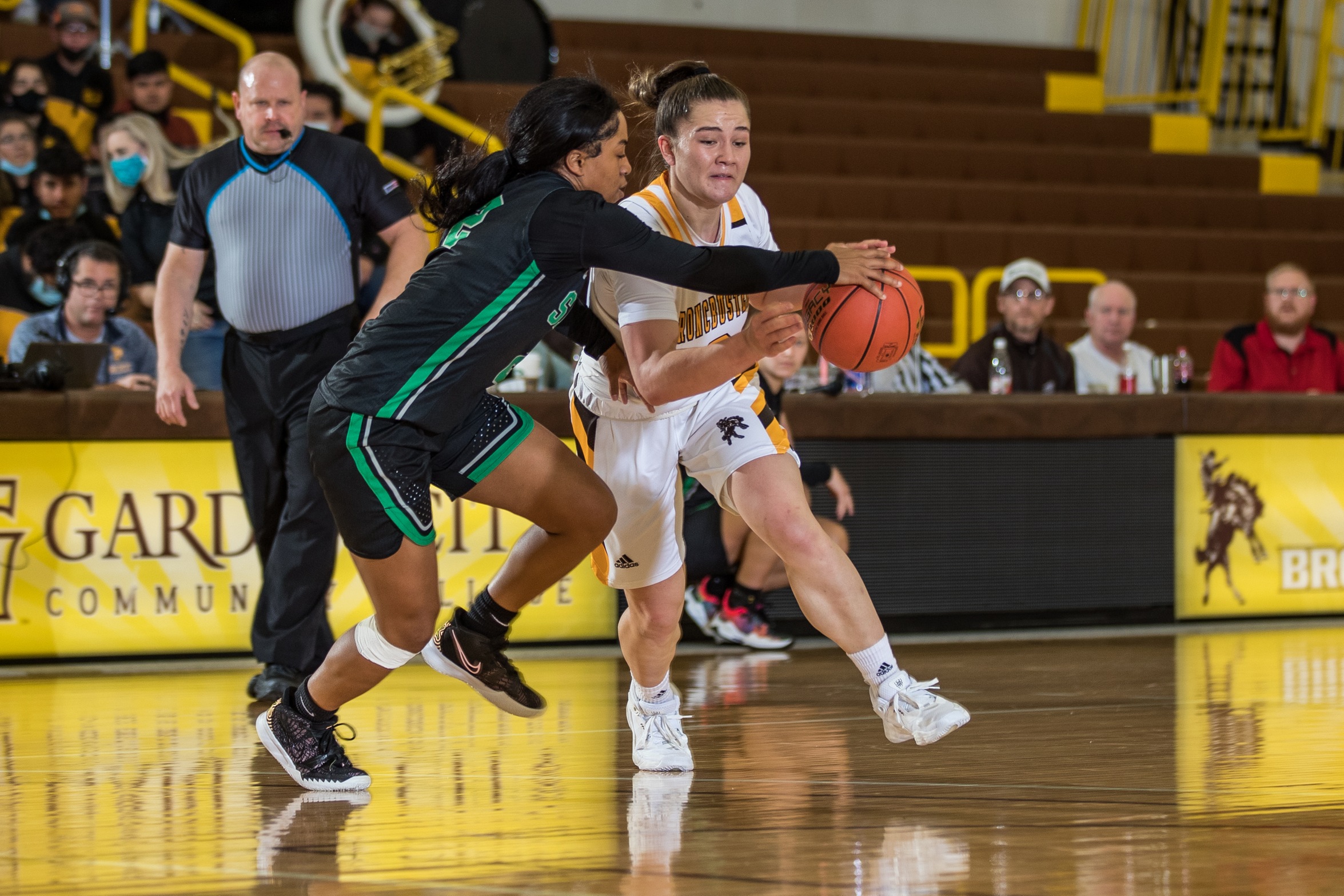Neves scores 20 in Broncbusters' statement win over Seward