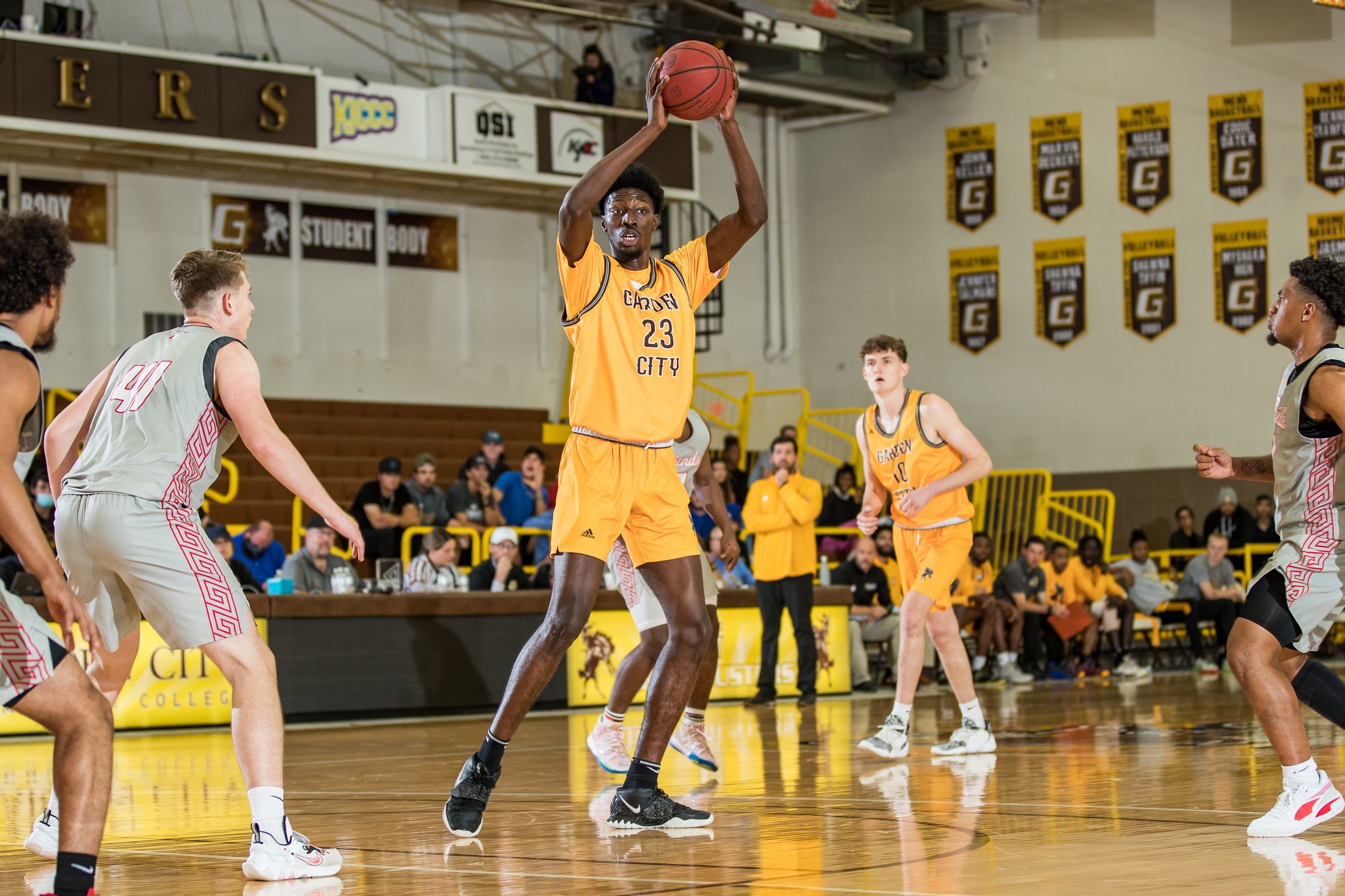 Diarra sets single-game rebounding mark in blowout win over Friends