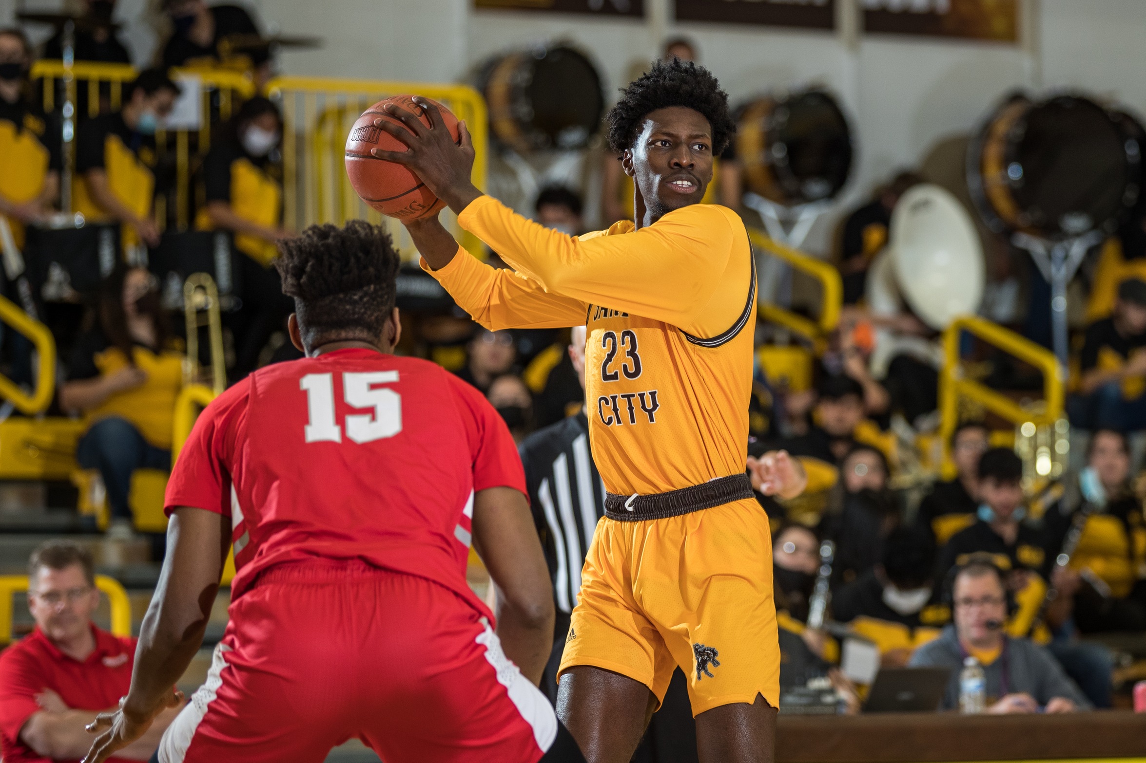 Broncbusters topple defending national champs; advance to region final four